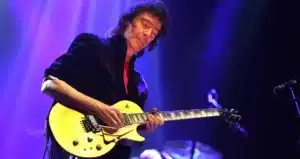 Steve Hackett, ingiliz gitarist
